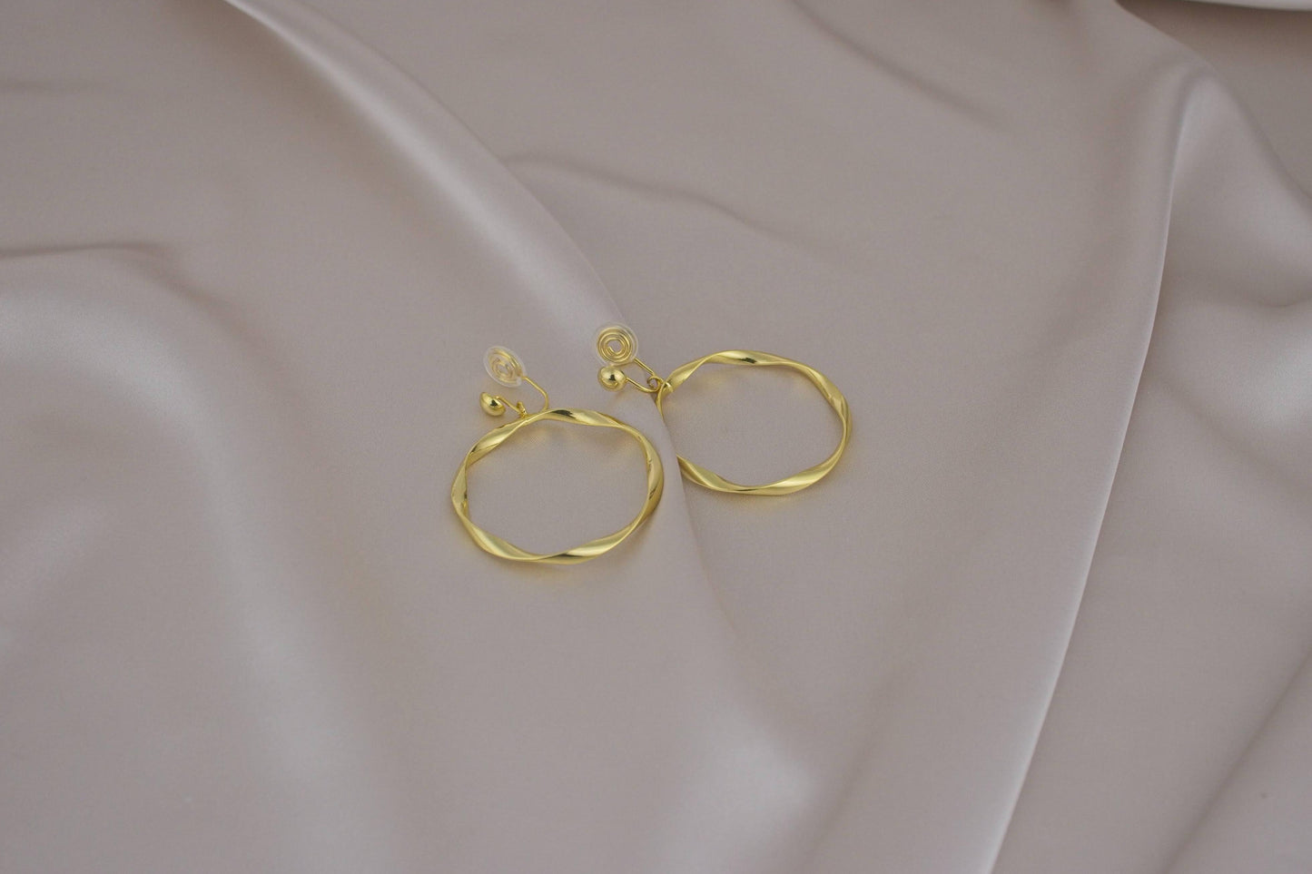 Elegant irregular hoop earring gold clip on image 1
