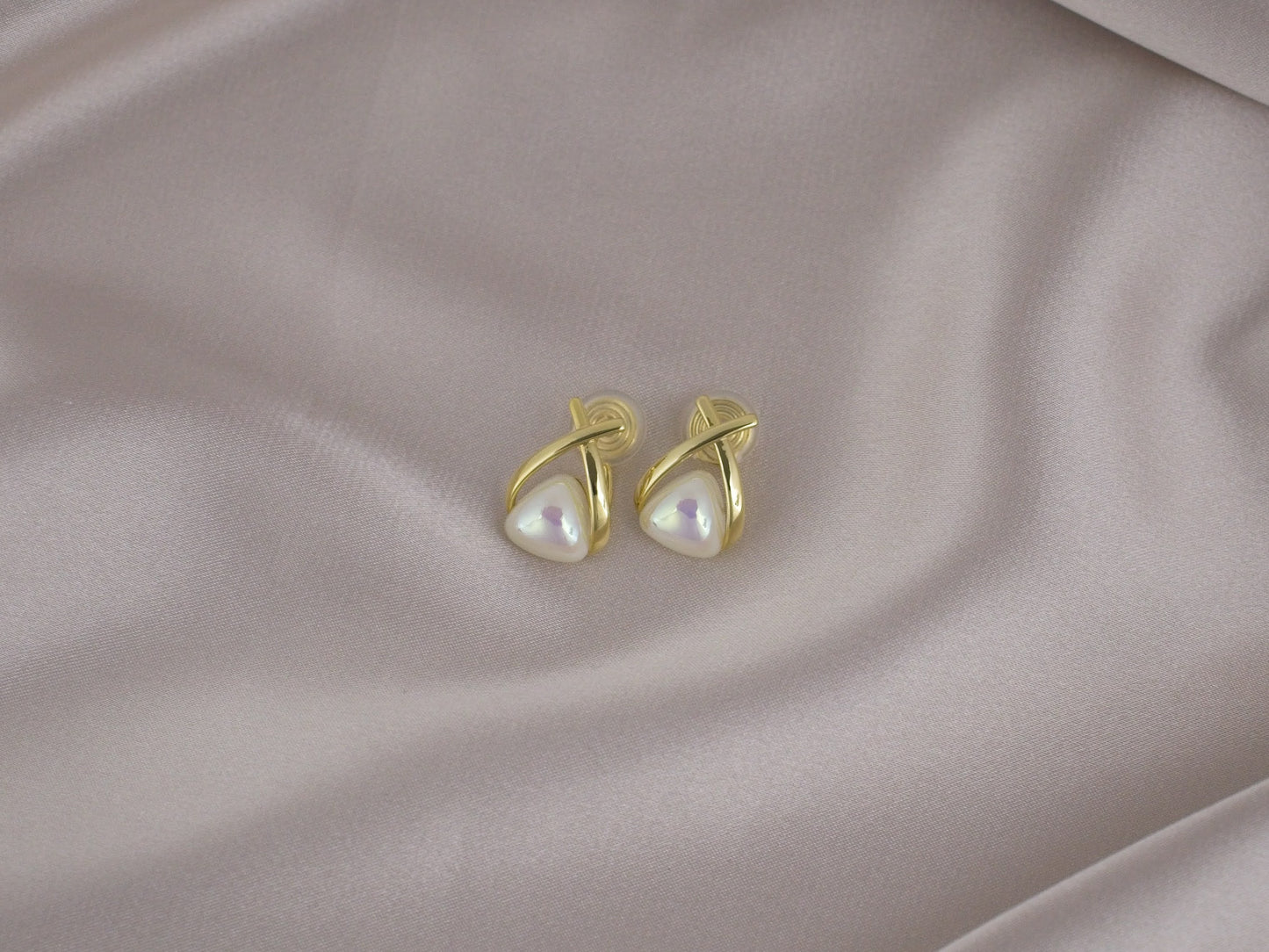 Soft Triangle Pearl Gold Clip-On Earring image 0