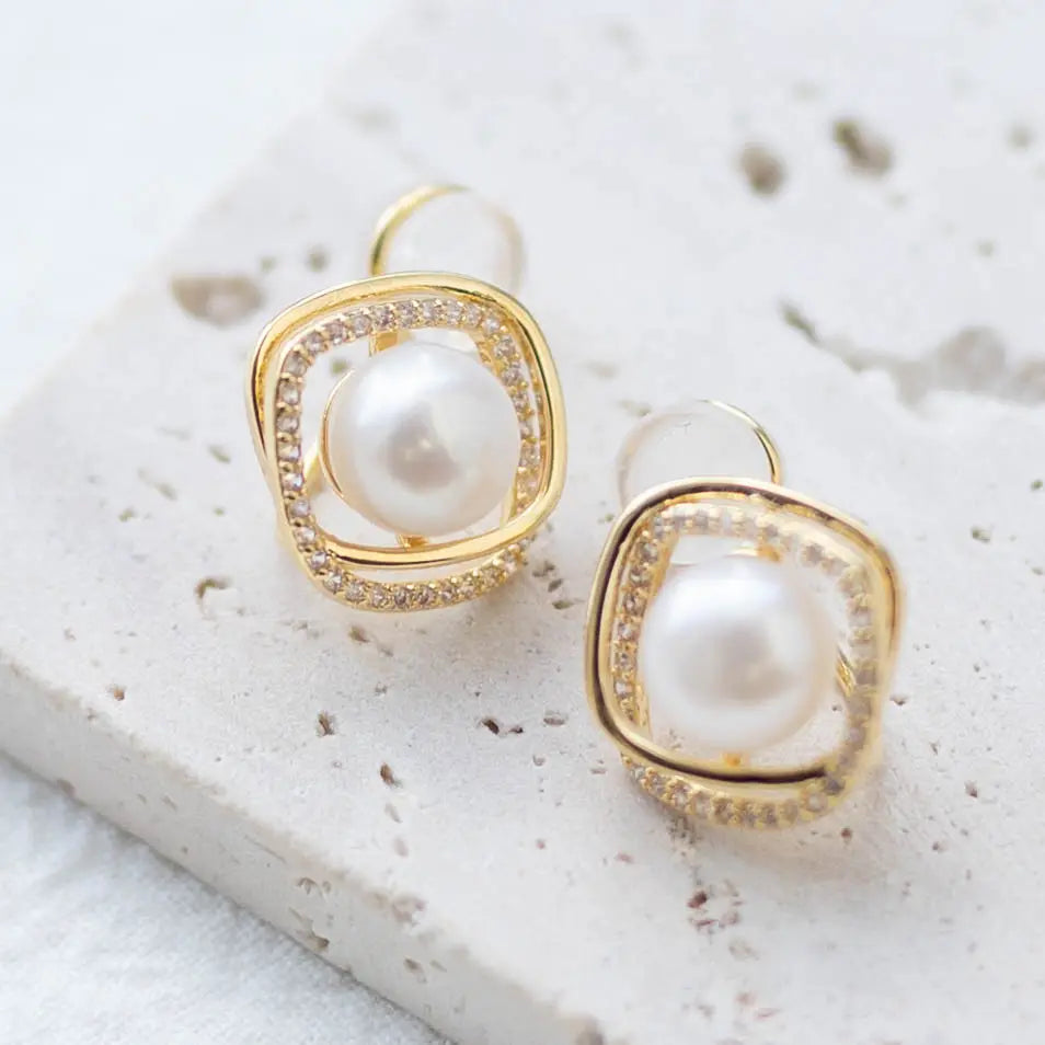 Freshwater - Clip on earring - Pearl, Zircon and Gold