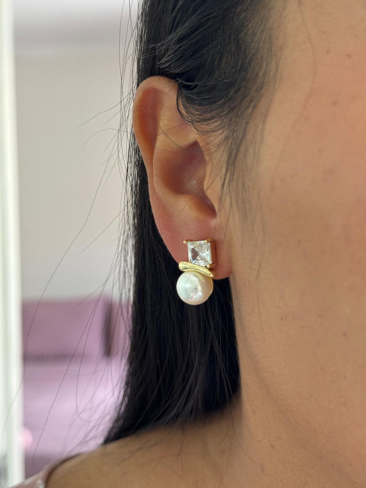 Modern Style - Clip on earring - Zircon and Pearl - Gold
