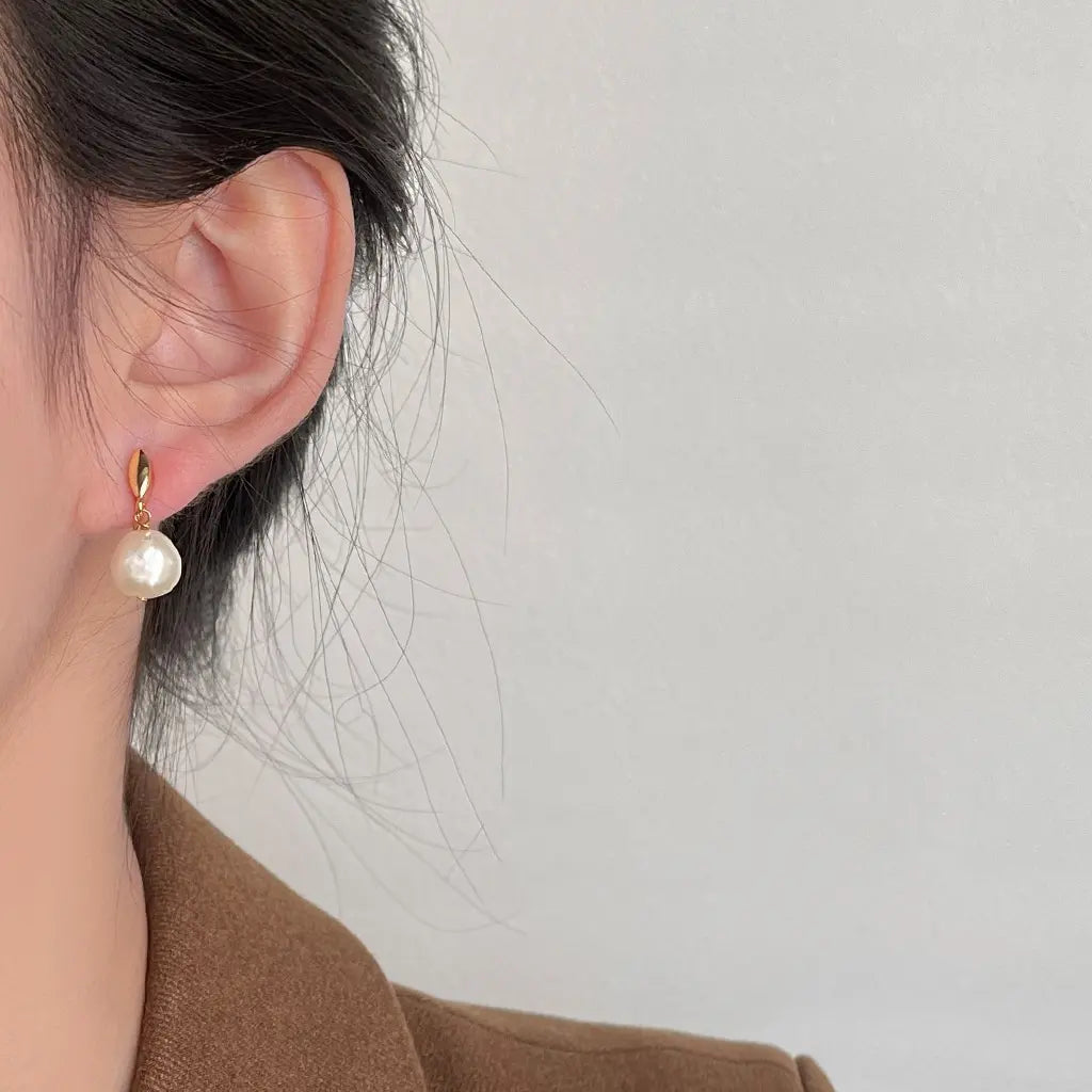 Vintage - Clip on earring - Pearl and Gold
