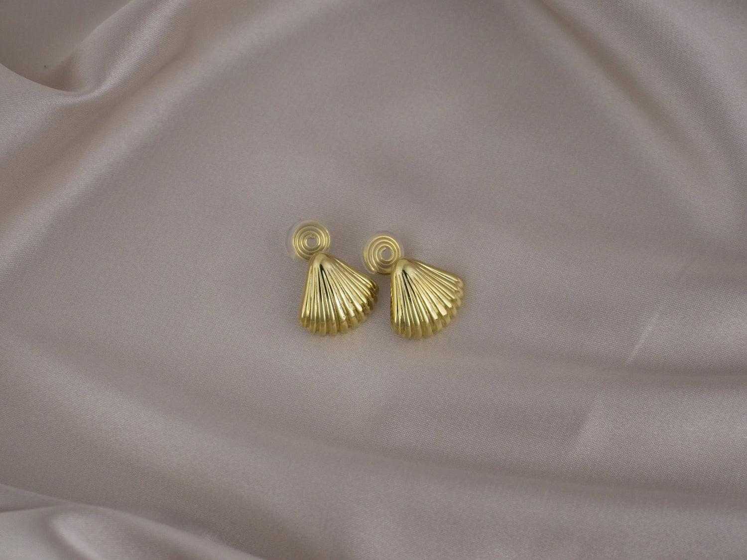Coastal shell earring Gold and Silver clip earring