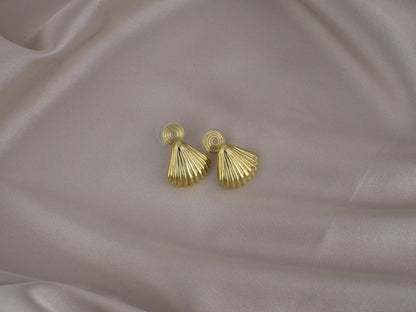 Coastal shell earring Gold and Silver clip earring