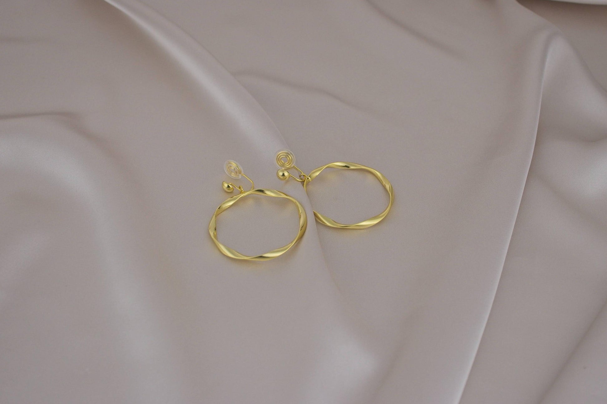 Elegant irregular hoop earring gold clip on image 1