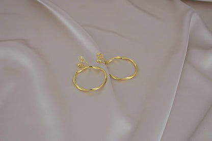 Elegant irregular hoop earring gold clip on image 1
