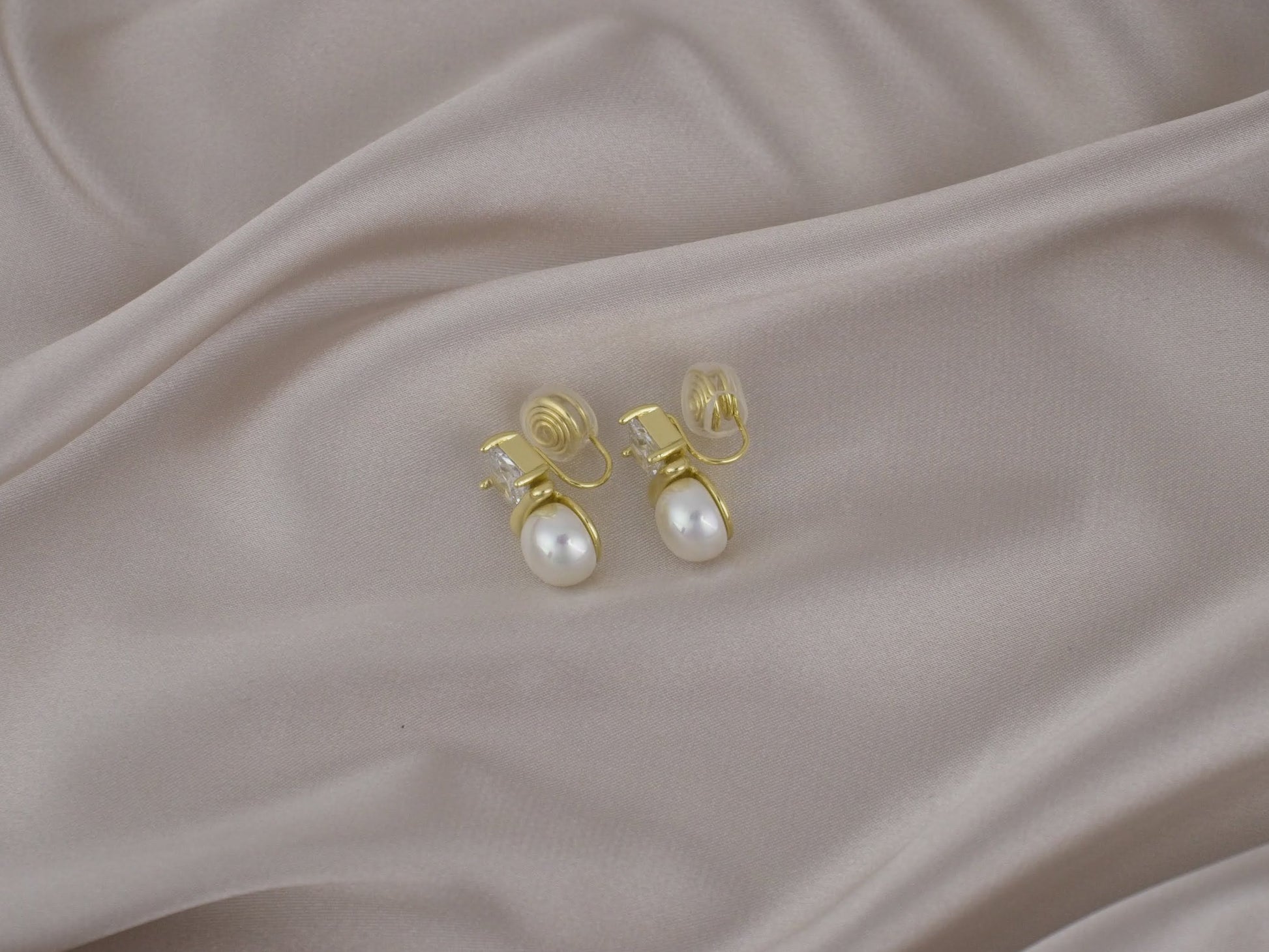Elegant Zircon and Pearl Gold Clip-On Earring image 1