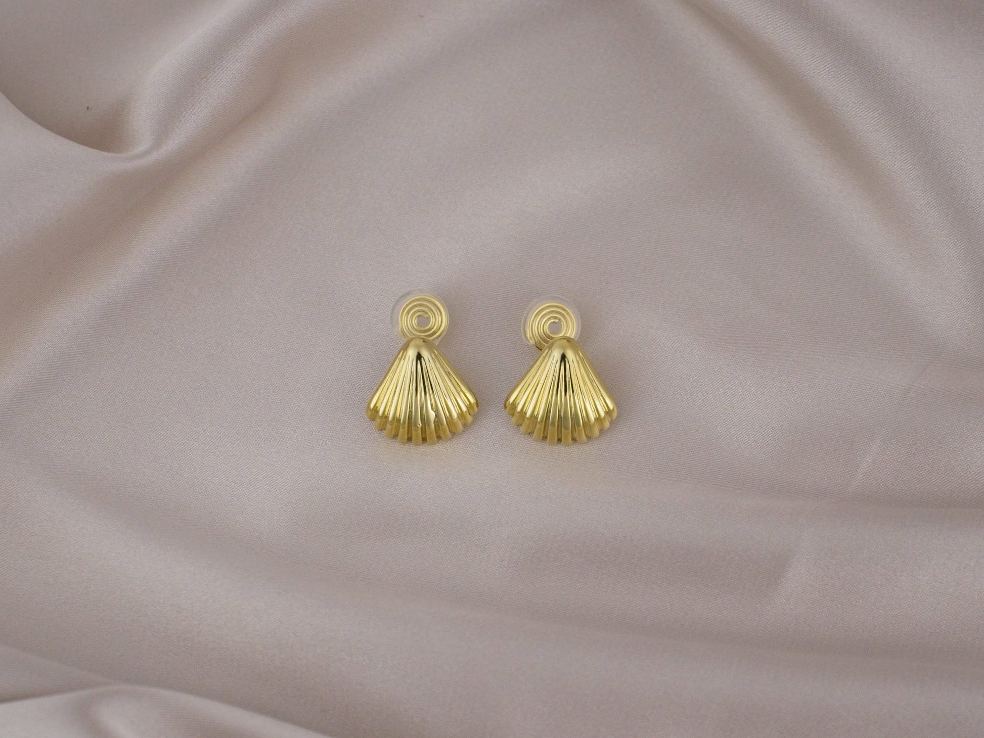 Coastal Shell Gold and Silver Clip-On Earring image 1