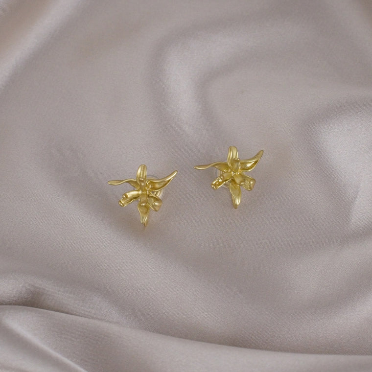 Elegant Flower Bloom Gold Earring image 1