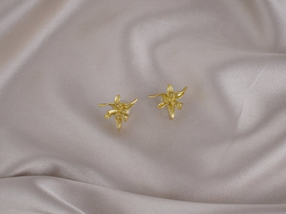 Elegant Flower Bloom Gold Earring image 1