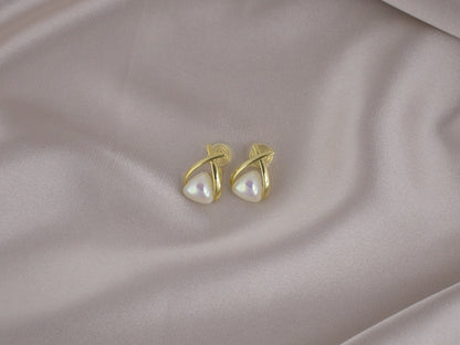 Soft Triangle Pearl Gold Clip-On Earring image 0