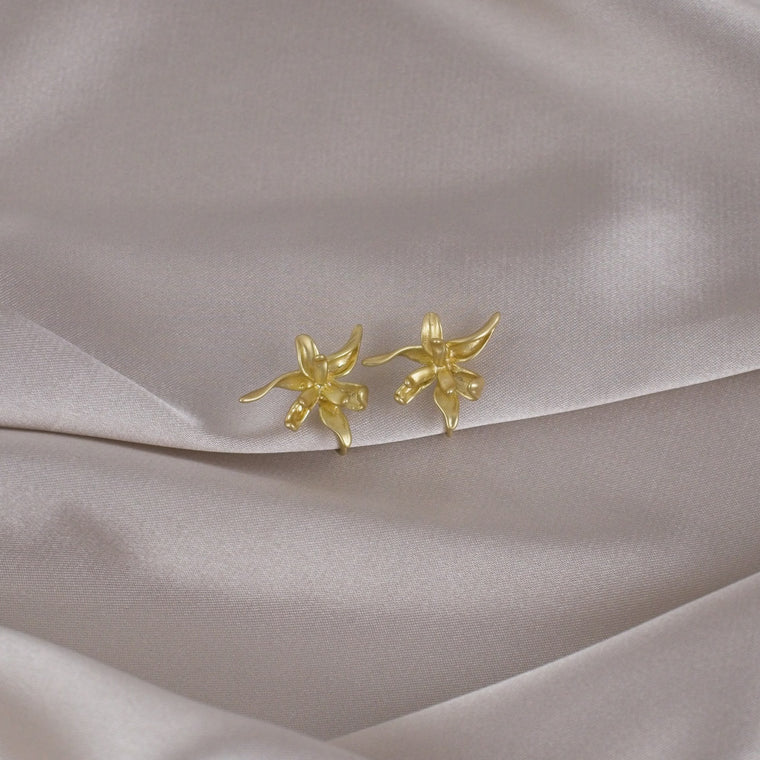 Elegant Flower Bloom Gold Earring image 0