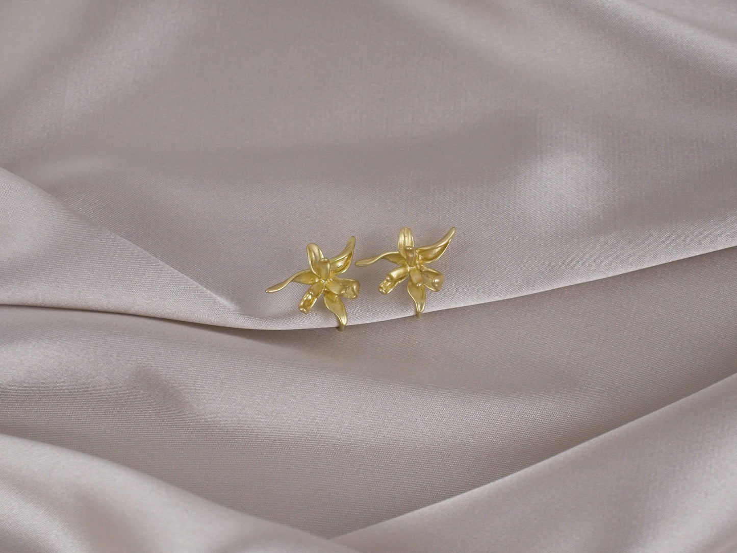 Elegant Flower Bloom Gold Earring image 0