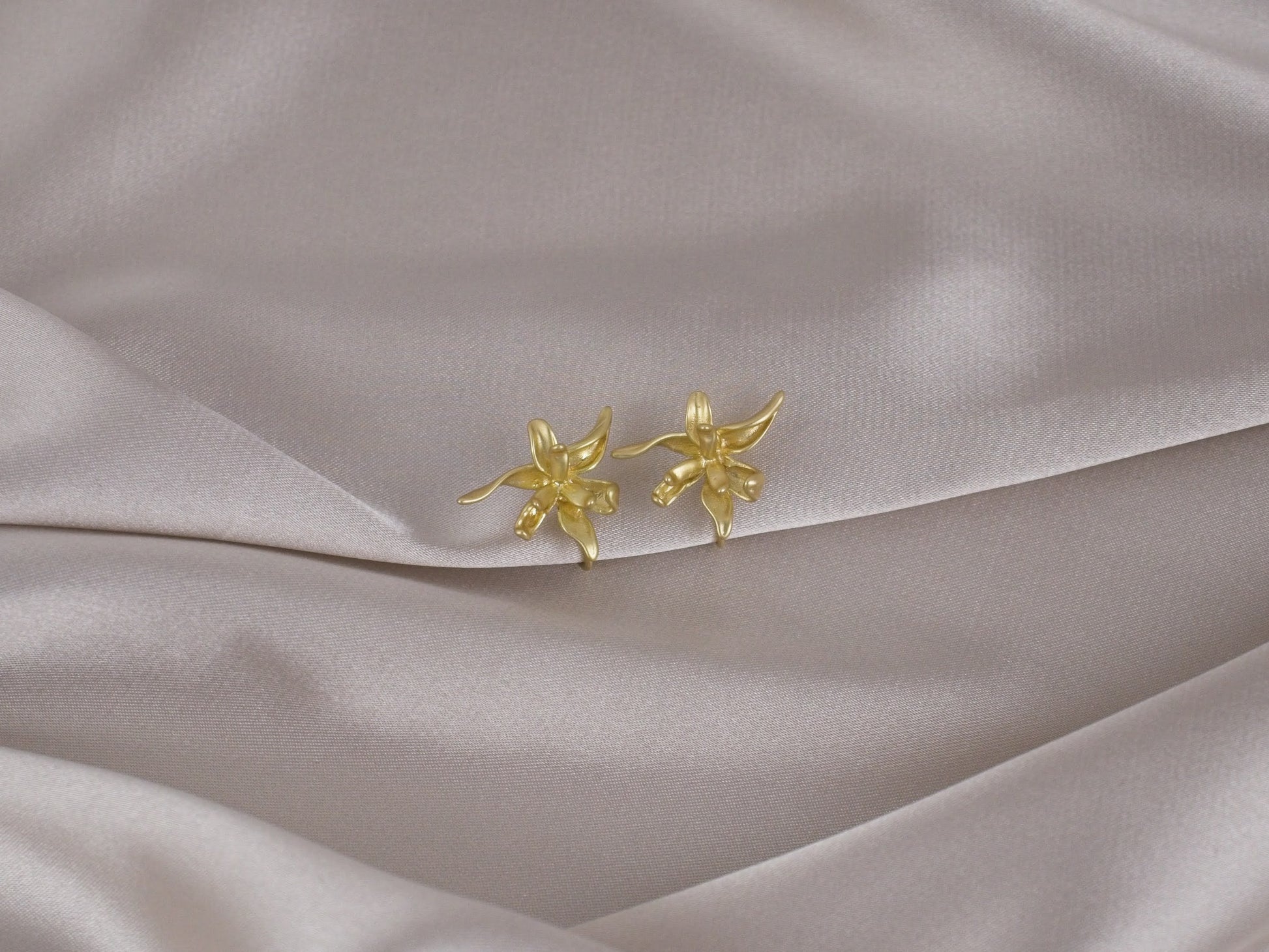 Elegant Flower Bloom Gold Earring image 0