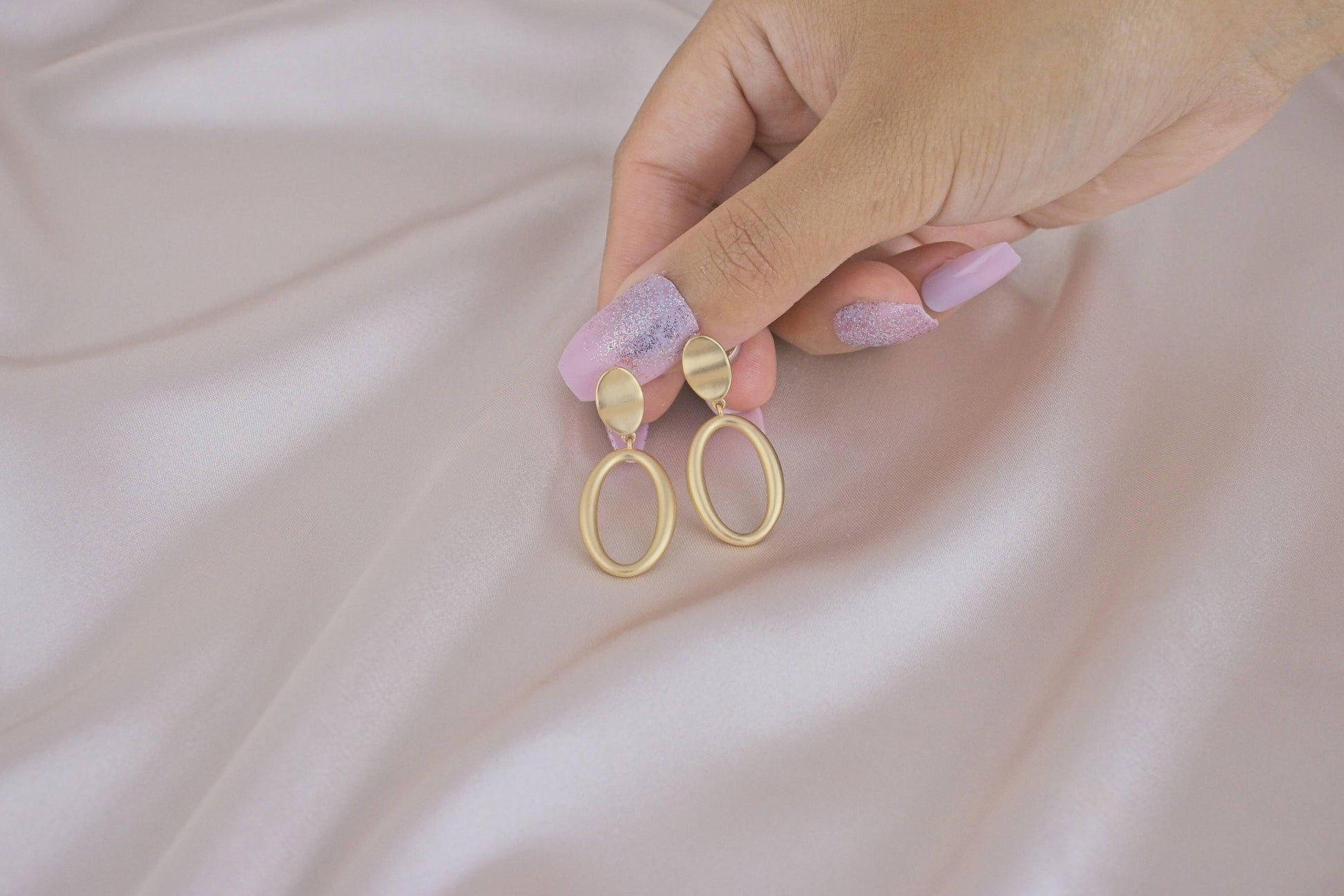 Elegant Oval Bold Hoop Gold Clip-On Earring image 2