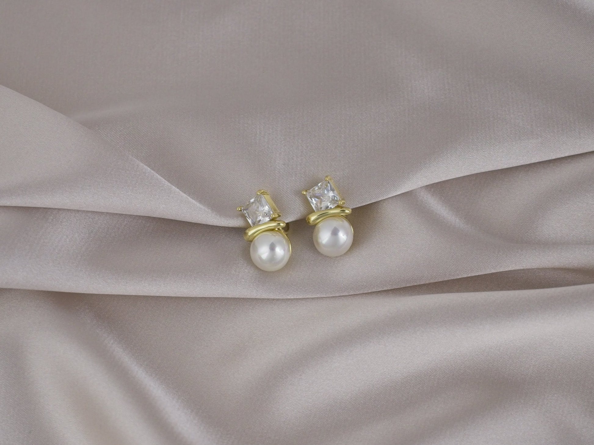 Elegant Zircon and Pearl Gold Clip-On Earring image 0