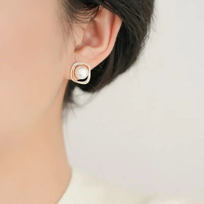 Freshwater - Clip on earring - Pearl, Zircon and Gold