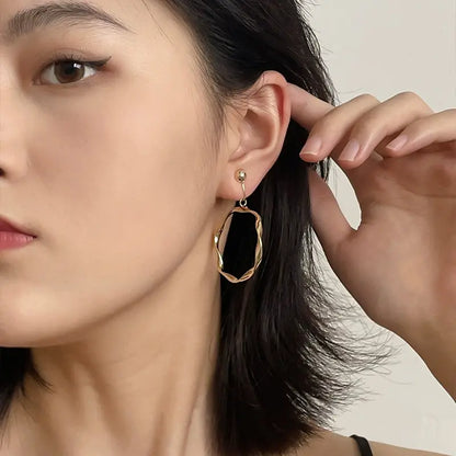 Irregular Hoop - Clip on earring - Gold